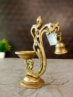 DecorsOne Brass Single Face Diya On Round Base 7"