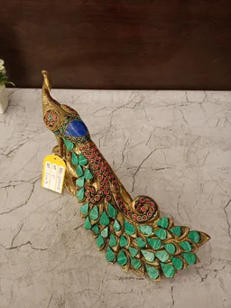 DecorsOne Brass Peacock Idol Stone Finish 8''