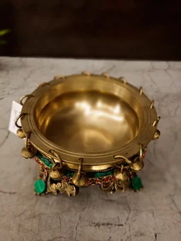 DecorsOne Brass Uruli Bell Stone Finish 5"