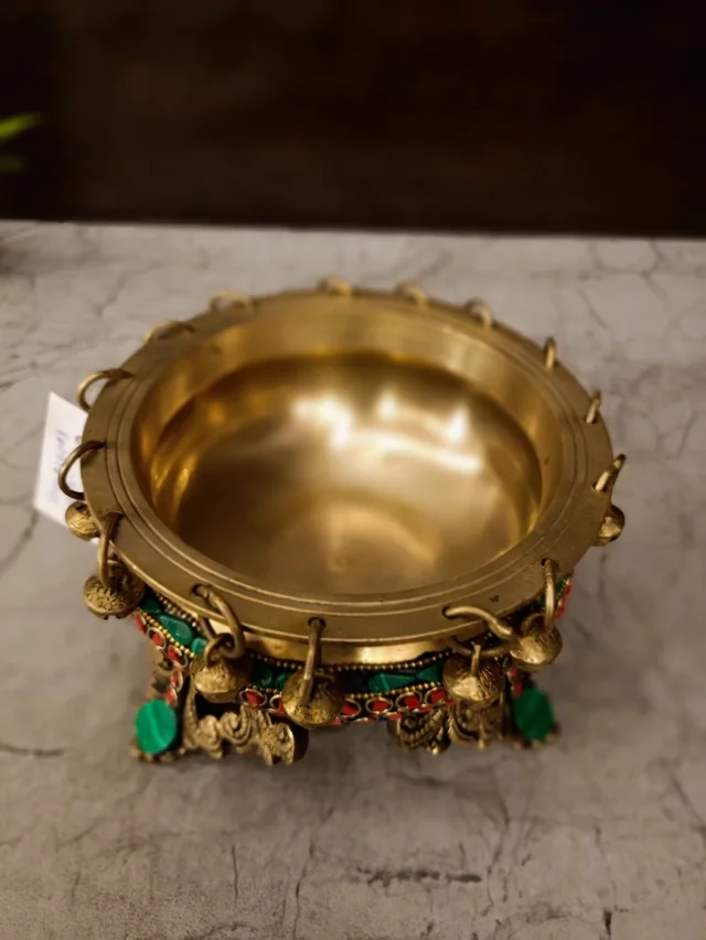 DecorsOne Brass Uruli Bell Stone Finish 5"