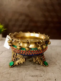 DecorsOne Brass Uruli Bell Stone Finish 5"