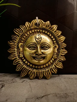 DecorsOne Brass Sun face Wall mount 4"