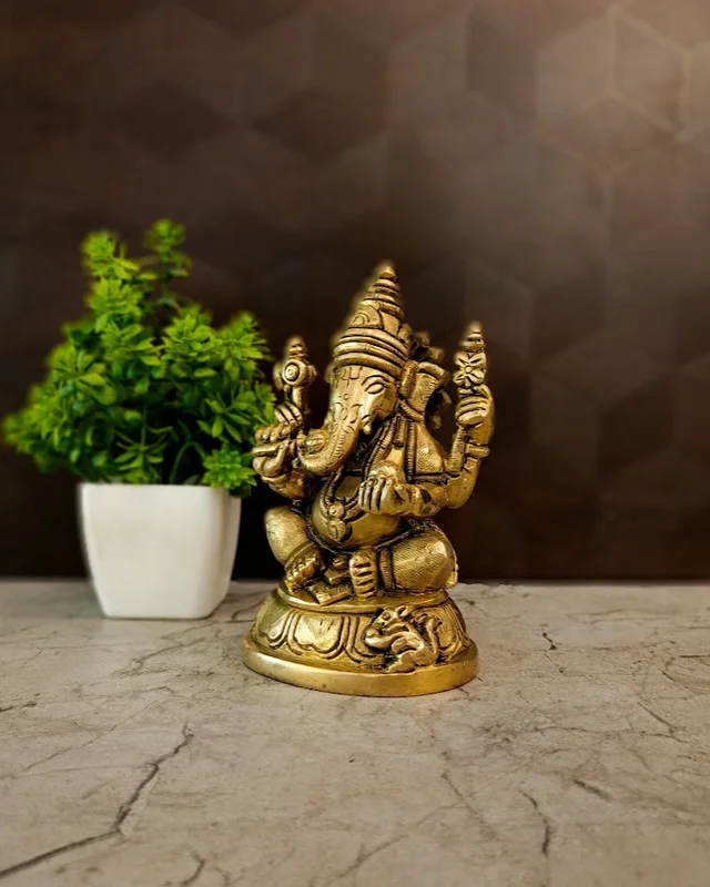DecorsOne Authentic Brass Siddhi Vinayakar on Oval Pedestal | Valampuri Ganesha Idol for Vastu & Elite Decor