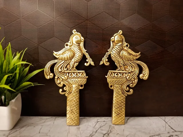 DecorsOne Brass Annam Design Door Wall Mount 7"