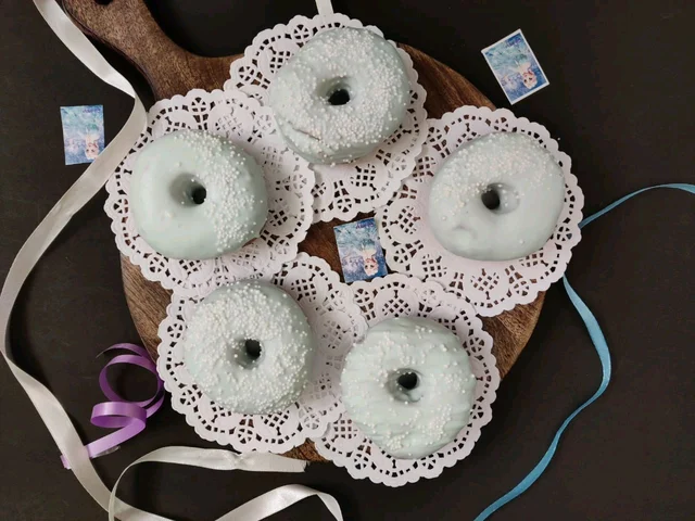 White Chocolate Doughnuts 