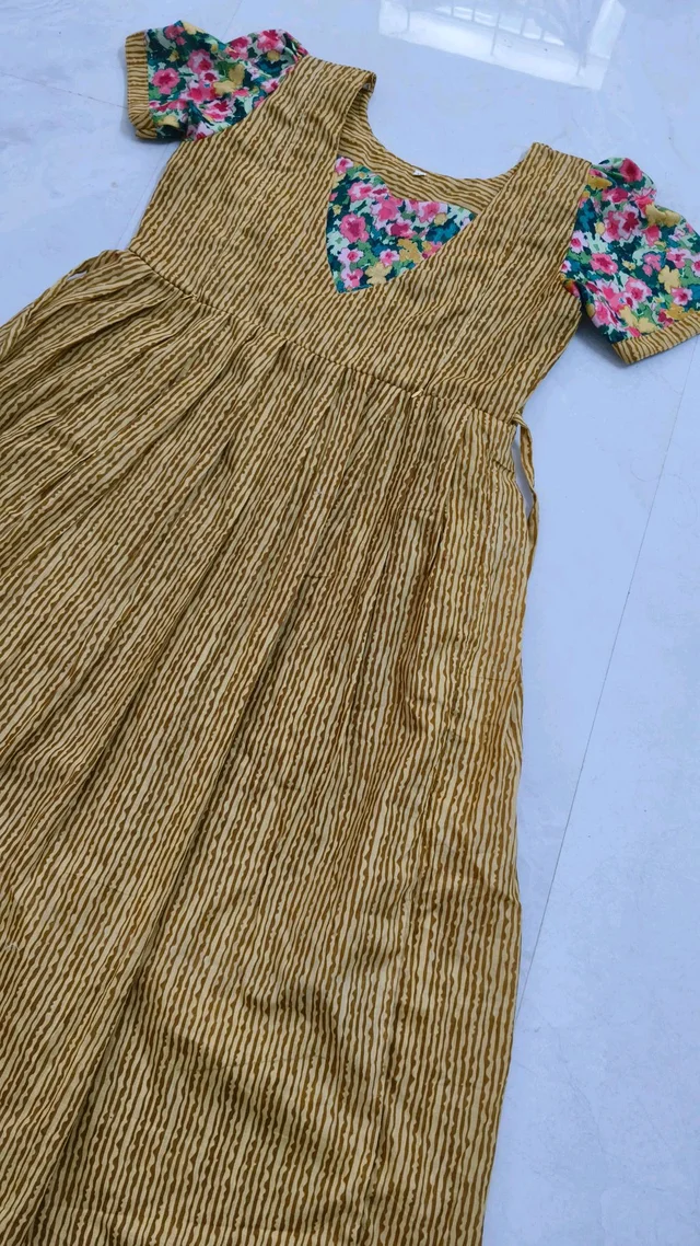 Stripped-Cotton Feeding Kurti - L, Roti