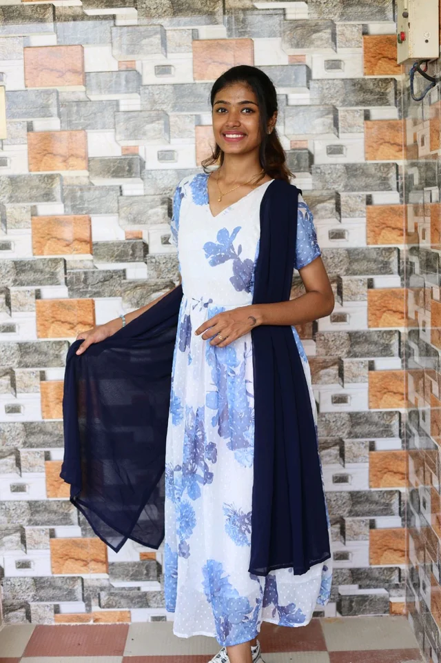 Georgette Feeding Kurti With Shawl - White, XXL