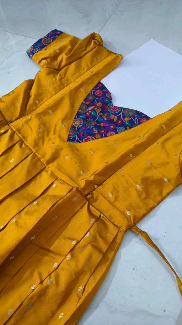 Silk Feeding Wear - XL