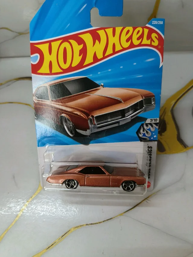 Hot Wheels '66 Buick Riviera | Cool Classics | Copper Brown | 228/250