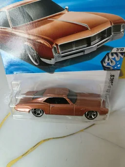 Hot Wheels '66 Buick Riviera | Cool Classics | Copper Brown | 228/250