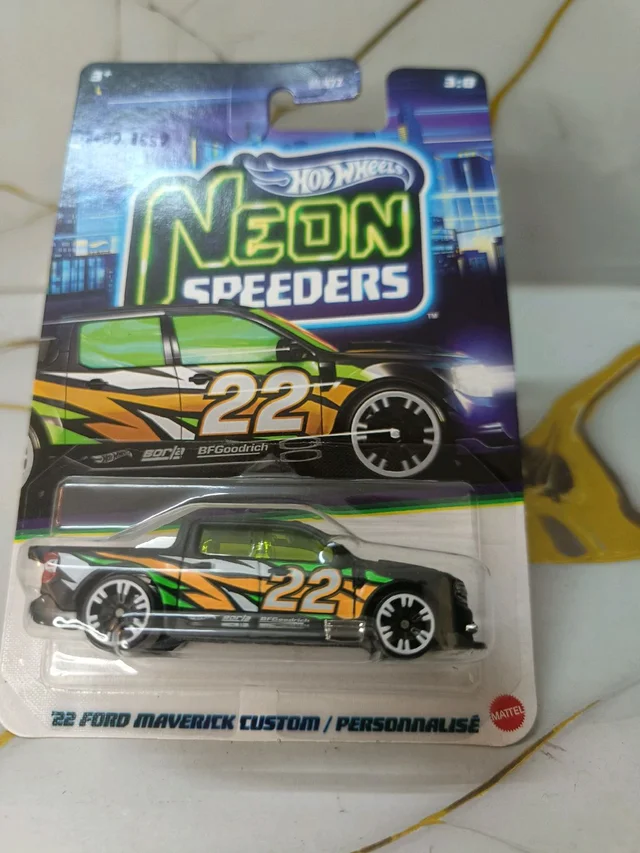 Hotwheels Neon Speeders | '22 FORD MAVERICK CUSTOM / PERSONNALIS | 3:8 | SILVER SERIES | HLH72