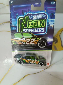 Hot Wheels Hotwheels Neon Speeders | '22 FORD MAVERICK CUSTOM / PERSONNALIS | 3:8 | SILVER SERIES | HLH72