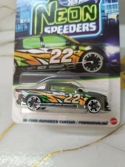 Hot Wheels Hotwheels Neon Speeders | '22 FORD MAVERICK CUSTOM / PERSONNALIS | 3:8 | SILVER SERIES | HLH72