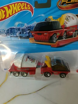 Hot Wheels Track Fleet | Hot Meals | HYT56