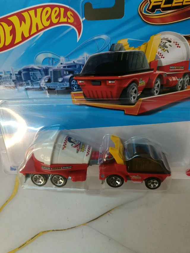Hot Wheels Track Fleet | Hot Meals | HYT56