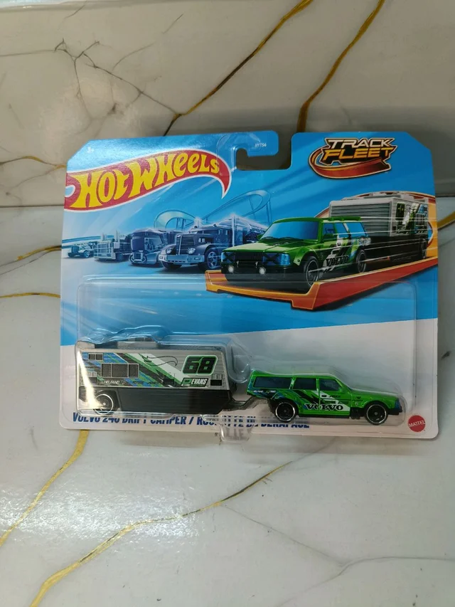 Hot Wheels Track Fleet | Volvo 240 Drift Camper | HYT56