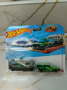 Hot Wheels Track Fleet | Volvo 240 Drift Camper | HYT56
