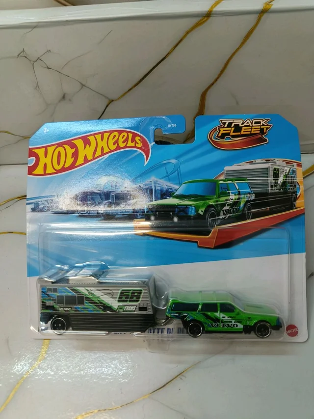 Hot Wheels Track Fleet | Volvo 240 Drift Camper | HYT56