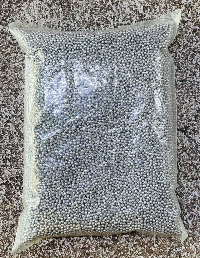 Silver Sprinkle Balls - Medium 1 Kg Pack