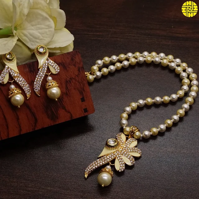 Romantic Designer Pearl Pendant Set Online - F-223