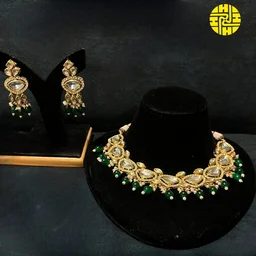 SM Regal Green Kundan Pearl Necklace Set - shn-055a - Green, Gold Plating