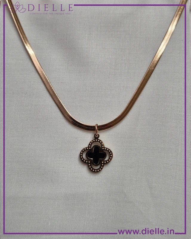 GOLDEN CLOVER CHARM