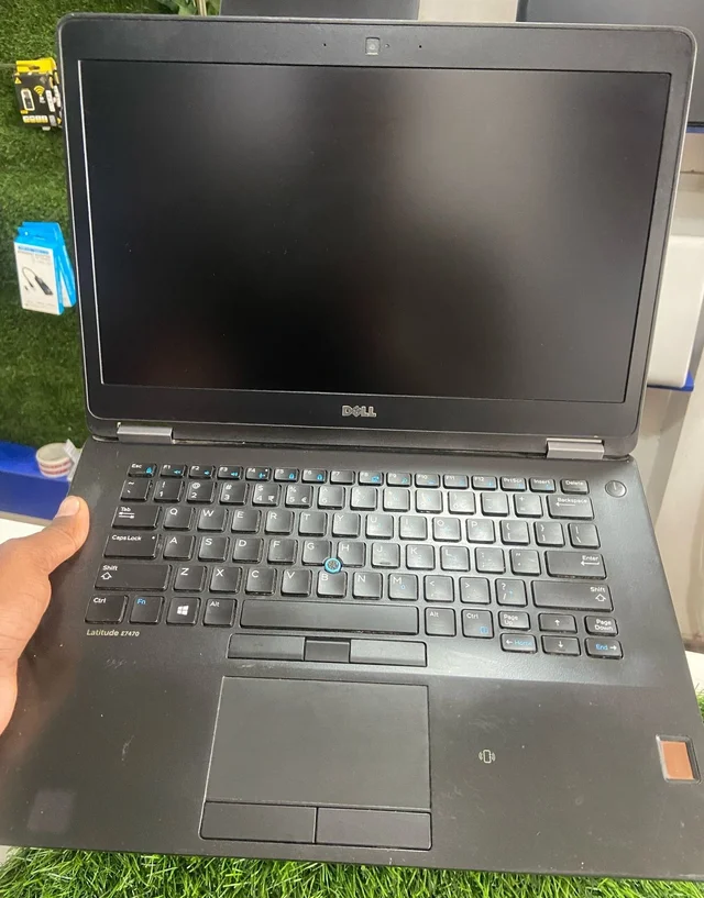 DELL (Refurbished) Dell Latitude E7470 | Core i5 | 8GB RAM | 256GB SSD NVMe | Windows 11 Pro | Original Adapter - Black