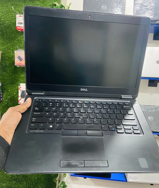 Dell (Refurbished) Dell Latitude 7450 - Intel i5 /8GB RAM /256GB SSD /Windows 11 Pro with Original Adapter - Black