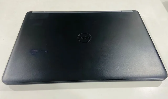 Dell (Refurbished) Dell Latitude 7450 - Intel i5 /8GB RAM /256GB SSD /Windows 11 Pro with Original Adapter - Black