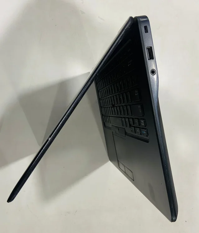 Dell (Refurbished) Dell Latitude 7450 - Intel i5 /8GB RAM /256GB SSD /Windows 11 Pro with Original Adapter - Black