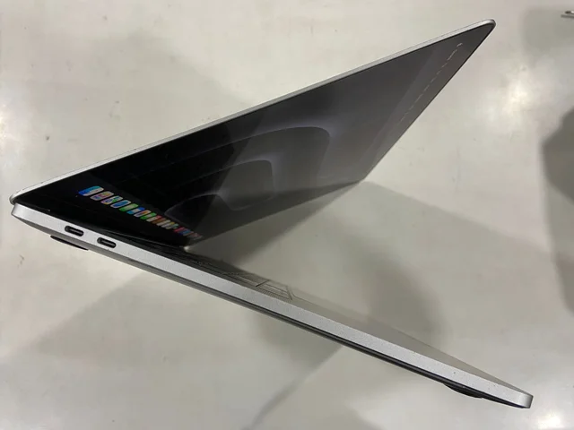 Apple (Refurbished) Apple MacBook Pro 2017 (Model A1707, Touch Bar) | Intel Core i7 | 15.4-inch Retina Display | 16GB RAM | 512GB SSD | Silver | Four Thunderbolt 3 Ports - Silver