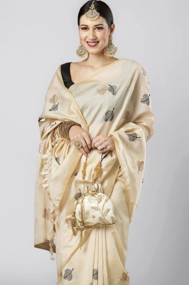 AKHILAM Women's Banarasi Silk Blend Embroidered Solid Border Saree With Unstitched Blouse Piece (6KAVI601_Parent)
- Cream