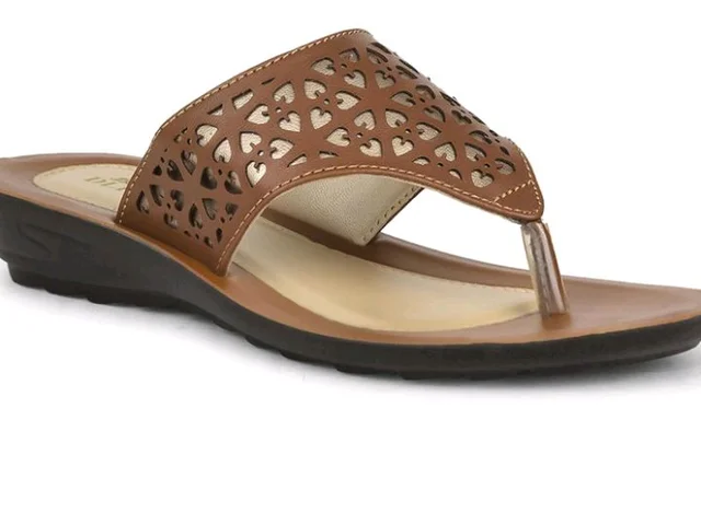 Bata Women's Toe Ring Flats