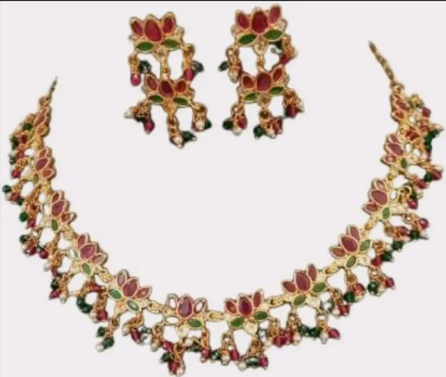 Traditional Indian Jewellery Set with Lotus Design, Gold-Plated Necklace and Earrings, Red and Green Stones with Pearl Beads