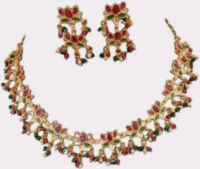 Traditional Indian Jewellery Set with Lotus Design, Gold-Plated Necklace and Earrings, Red and Green Stones with Pearl Beads