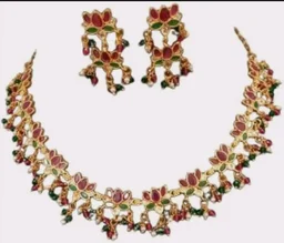 Traditional Indian Jewellery Set with Lotus Design, Gold-Plated Necklace and Earrings, Red and Green Stones with Pearl Beads