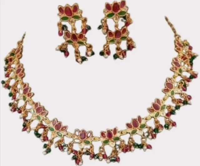 Traditional Indian Jewellery Set with Lotus Design, Gold-Plated Necklace and Earrings, Red and Green Stones with Pearl Beads