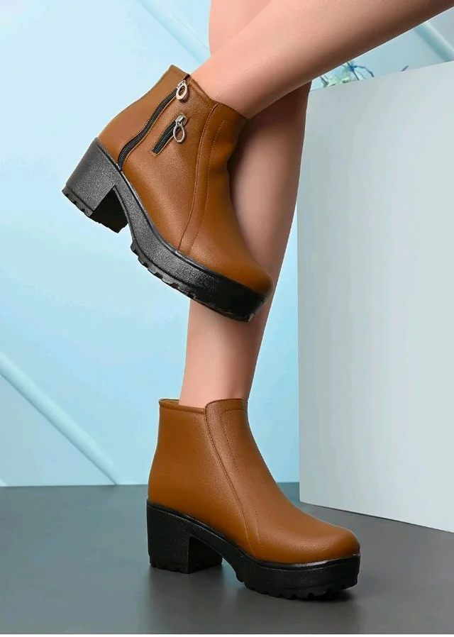 Looks 100% Vegan Leather Trendy & Attractive Boots for Women