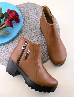 Looks 100% Vegan Leather Trendy & Attractive Boots for Women