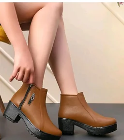 Looks 100% Vegan Leather Trendy & Attractive Boots for Women