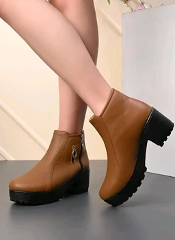Looks 100% Vegan Leather Trendy & Attractive Boots for Women