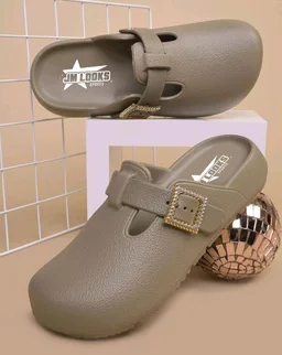 Women Buckle Accent Closed Toe Platform Slide Clogs
Textured upper with a decorative buckle strap delivers a refined modern clog look