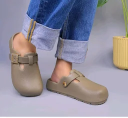 Women Buckle Accent Closed Toe Platform Slide Clogs
Textured upper with a decorative buckle strap delivers a refined modern clog look
