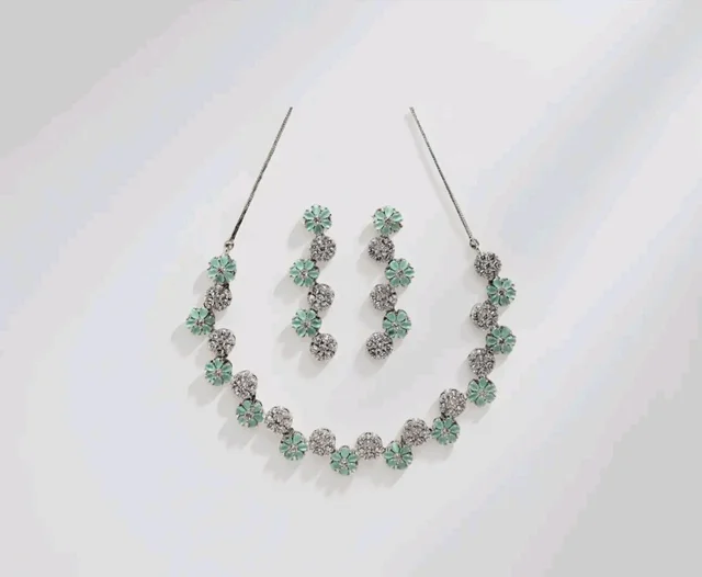 Karatcart Silver Tone Green American Diamond Studded Necklace Set for Women
