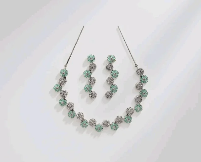 Karatcart Silver Tone Green American Diamond Studded Necklace Set for Women