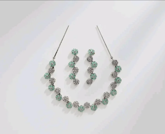 Karatcart Silver Tone Green American Diamond Studded Necklace Set for Women