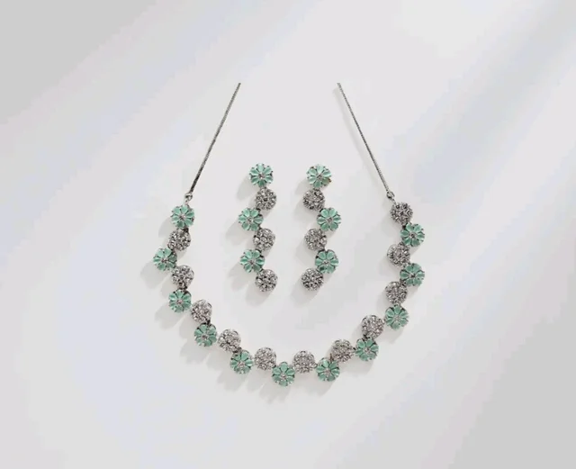 Karatcart Silver Tone Green American Diamond Studded Necklace Set for Women