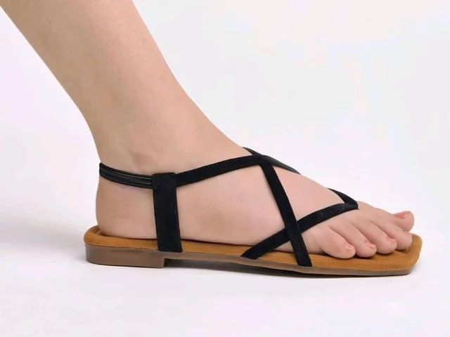 Shoetopia Women’s Toe Ring Flat Sandals, Strappy Cross Strap Slip-On Flats, Comfortable Casual Daily Summer Footwear