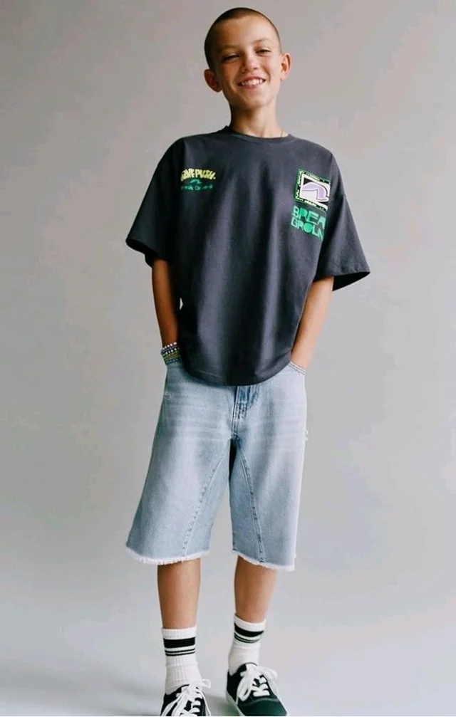 Alan Jones Clothing Boys Oversized Cotton Printed T-Shirt | Round Neck, Short Sleeves, Casual Wear
- 9-10 ay, Dark charcoal