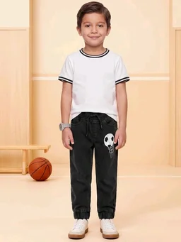 Amazon Brand - Symbol Boys Boys Slim Fit Stretchable Jogger Jeans (Elasticated Waist Band)
- 2-3 Y, Black 10